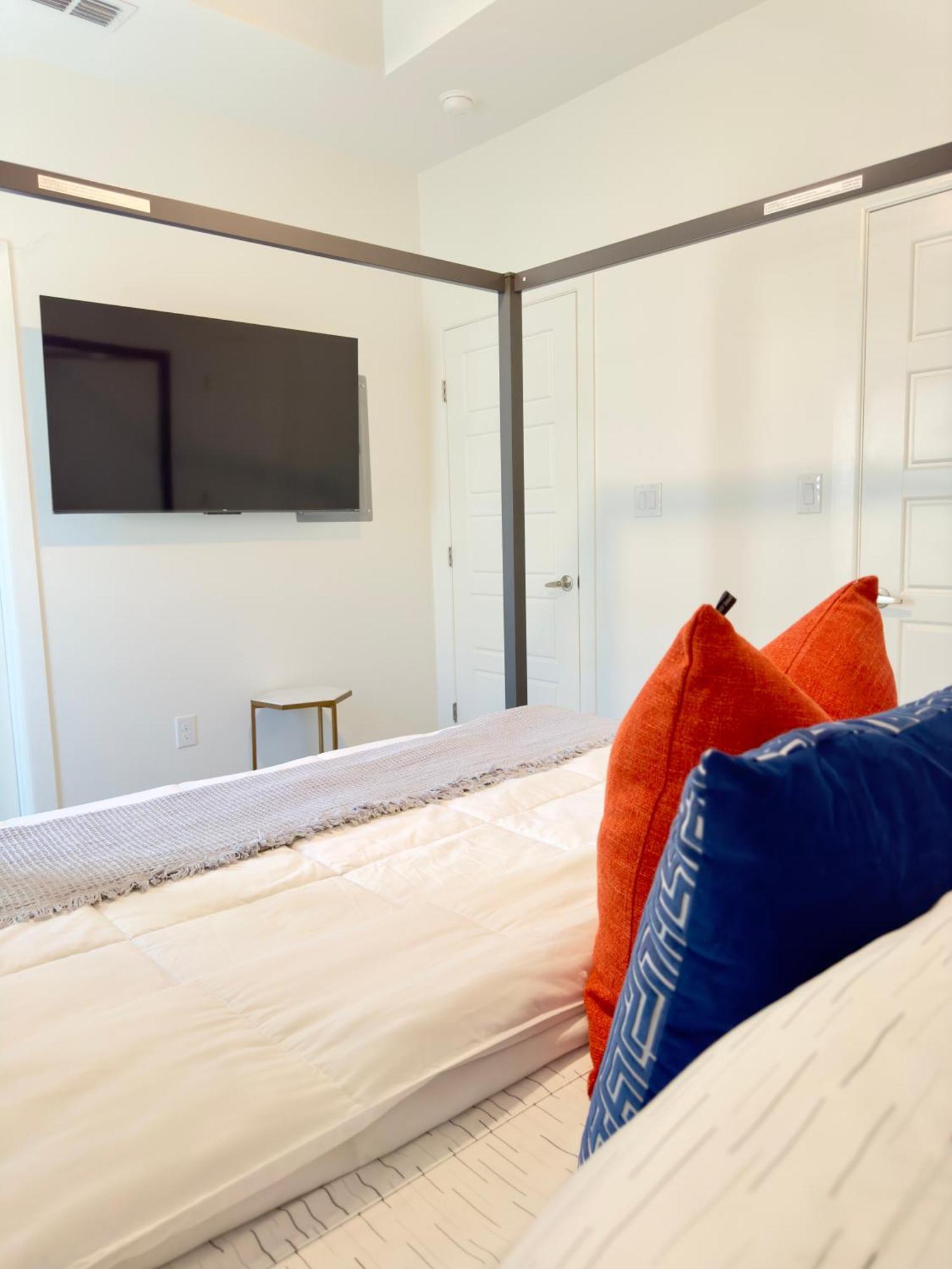 Brand New Apt! Close To The Mall *